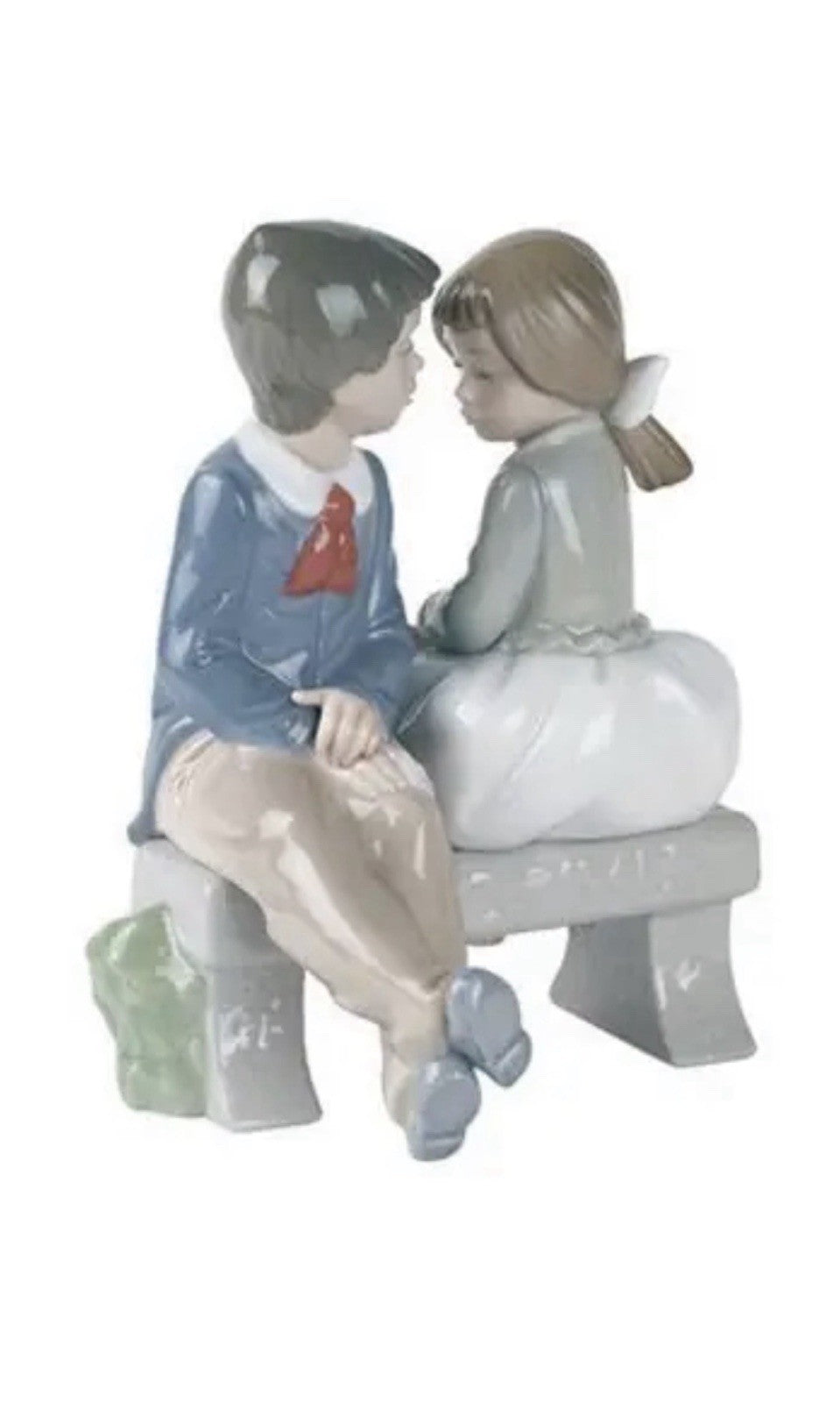 NAO by Lladró Romantic Couple Figurine | Perfect Anniversary & Valentine's Gift | First Love 02001136