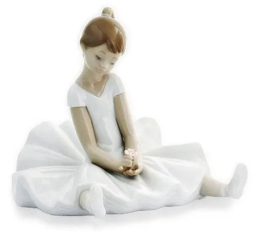 NAO by Lladró Ballerina Figurine | Perfect Ballet Lover Gift | Dreamy Ballet 02001456 | Hand-Painted Porcelain