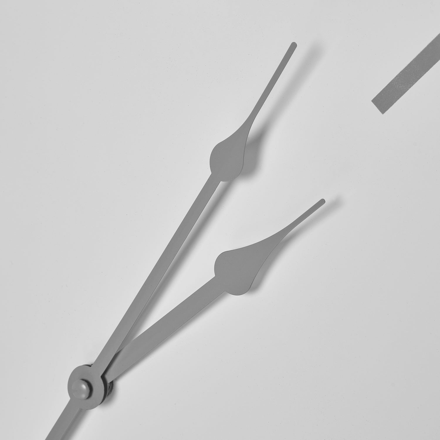 Round Metal Wall Clock 49cm - detail