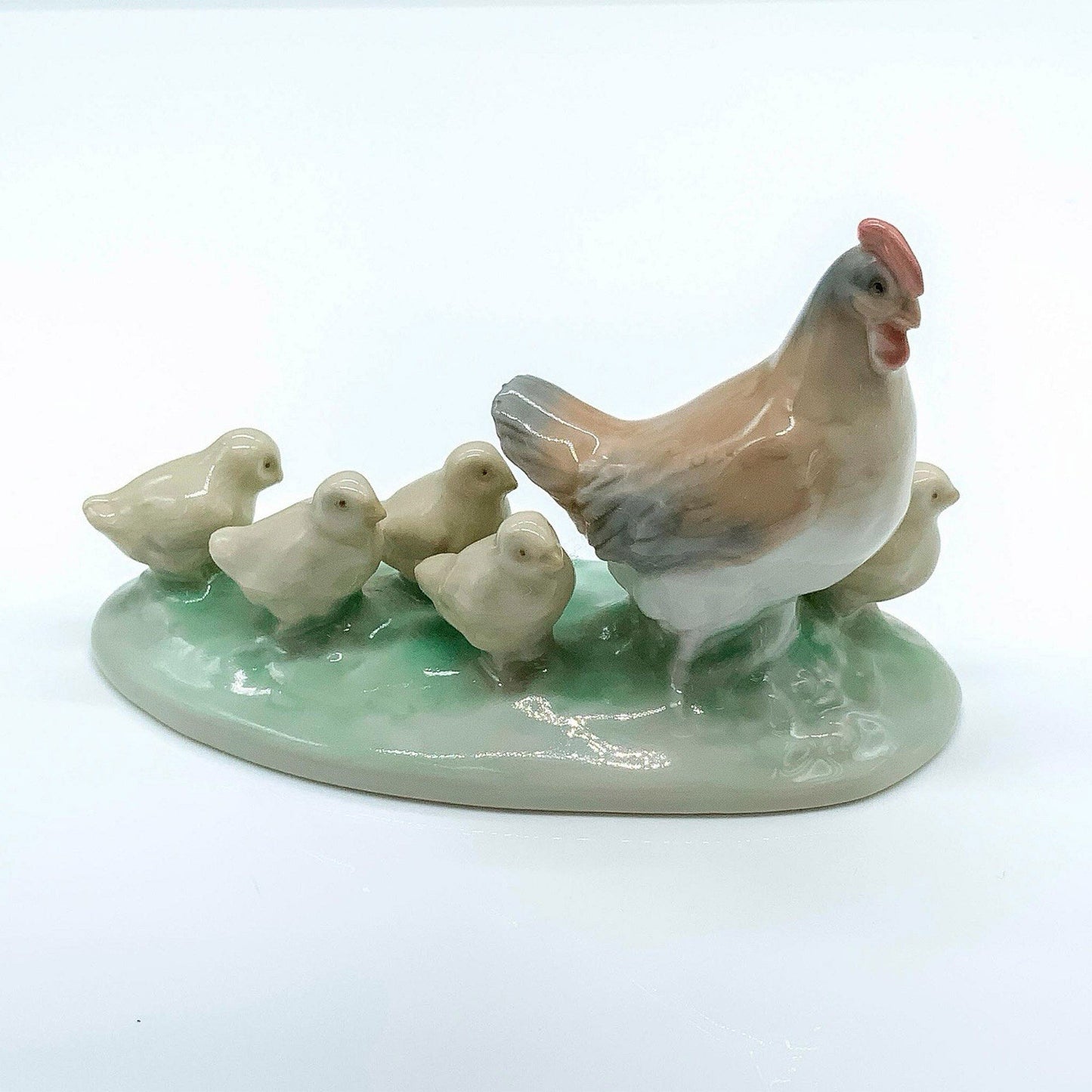 NAO by Lladró Hen & Chicks Figurine | Charming Country Home Gift | Hand-Painted Porcelain 01047