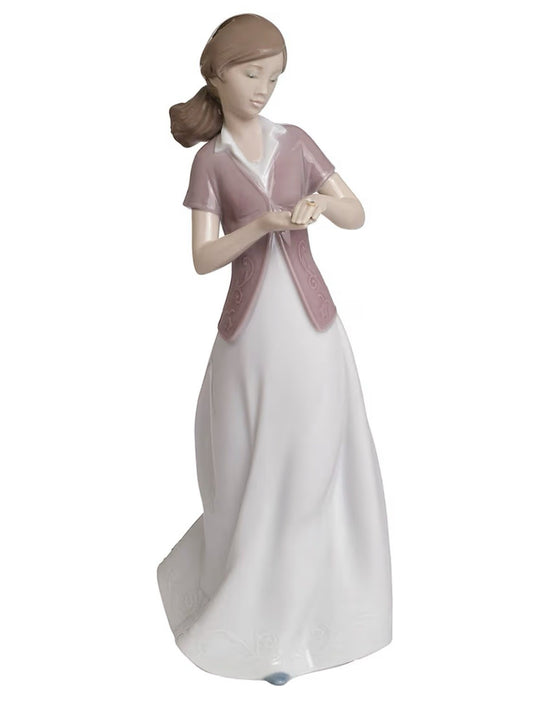 NAO by Lladro Present of Love Girl Gift | Hand-Painted Porcelain Figurine | Made in Spain | New Boxed